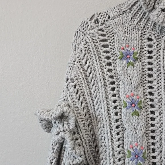 Zara Gray Embroidered Oversized Sweater - Picture 13 of 15